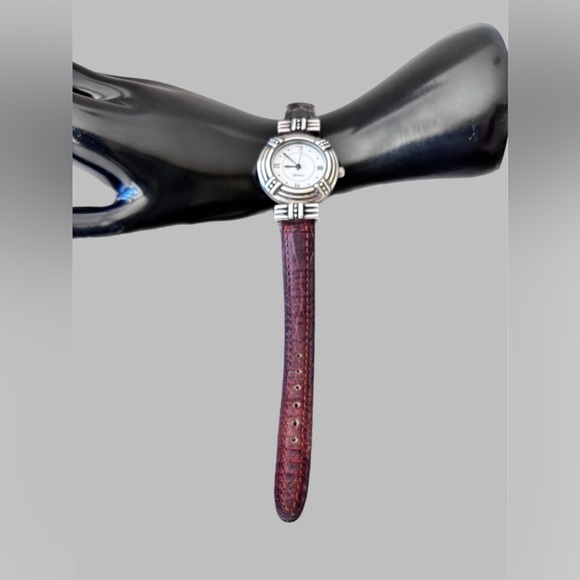 Brighton Manhattan Women's Silver Tone Quartz Watch New Battery Reversible. - Picture 2 of 9